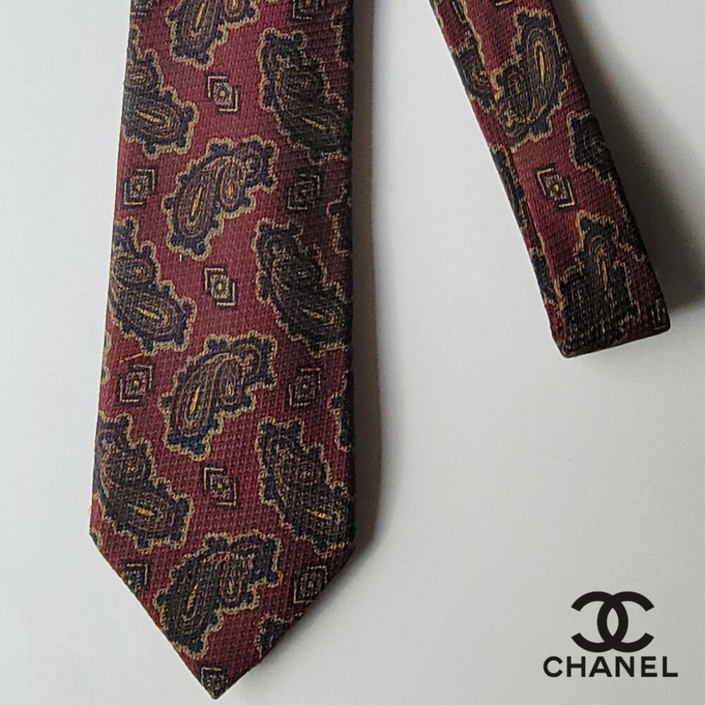 CHANEL Men's Vintage Tie 100% Silk Made in Italy Burgundy with Paisley pattern